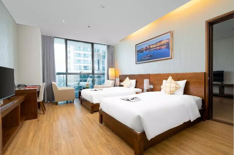 اتاق سوپریور با چشم‌انداز شهر, Grand Tourane Hotel Da Nang