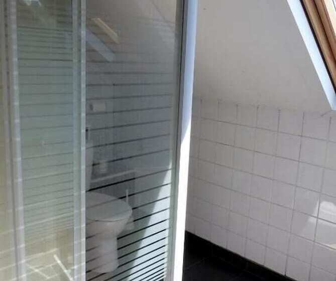 エコノミートリプルルーム, Riverside