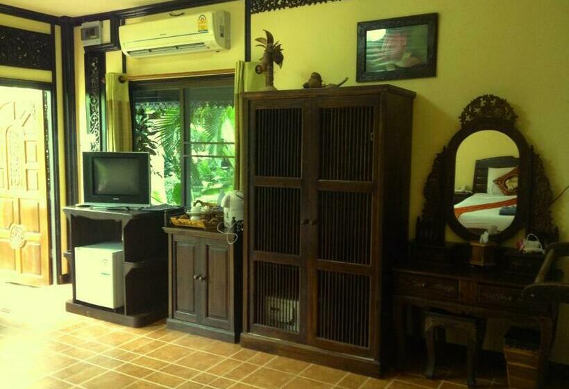 庭の見えるスタンダードトリプルルーム, Paradise Pearl Bungalows