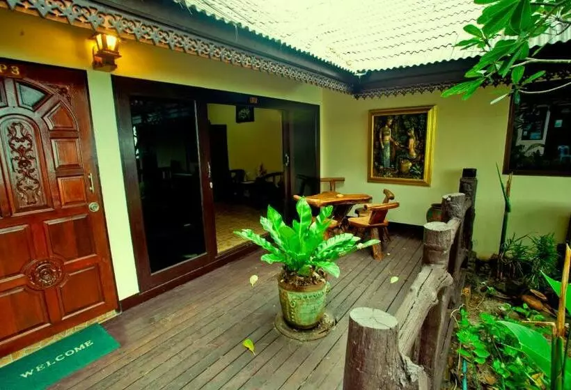 庭の見えるスタンダードトリプルルーム, Paradise Pearl Bungalows