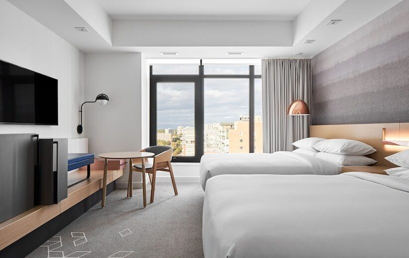 غرفه قياسيه سريرين مزدوجين, Andaz Ottawa Byward Market, By Hyatt