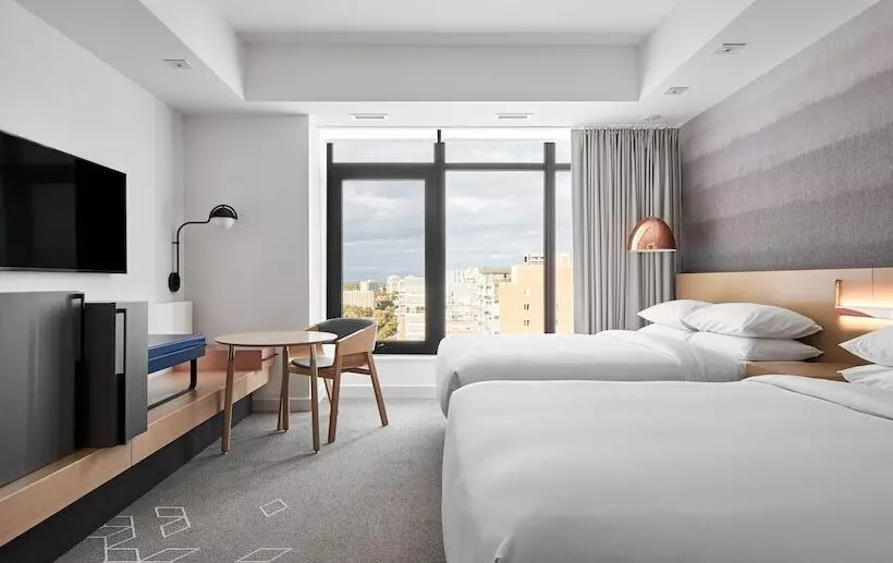 ２ダブルベッドのスタンダードルーム, Andaz Ottawa Byward Market, By Hyatt