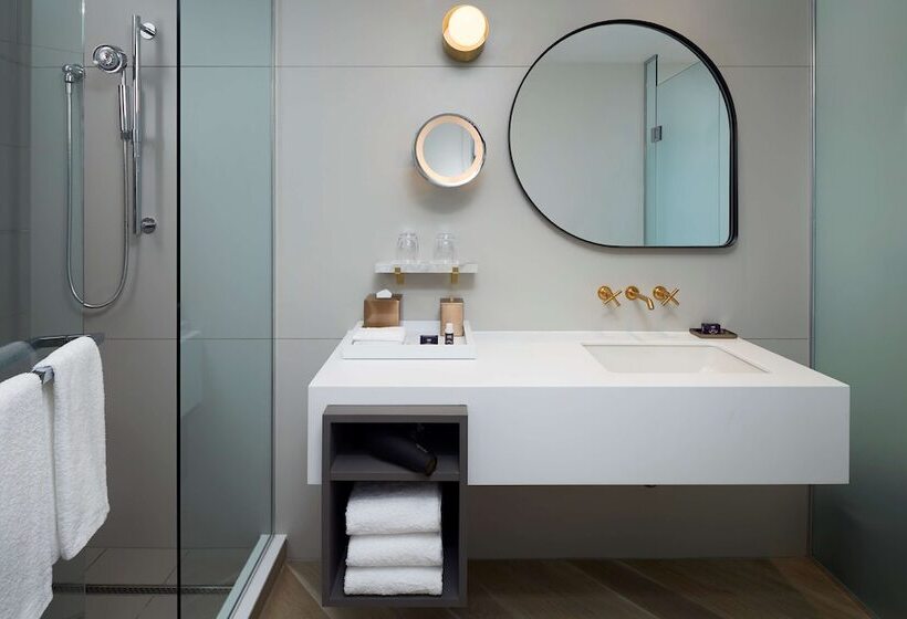 带2个双人床的标准工作室, Andaz Ottawa Byward Market, By Hyatt