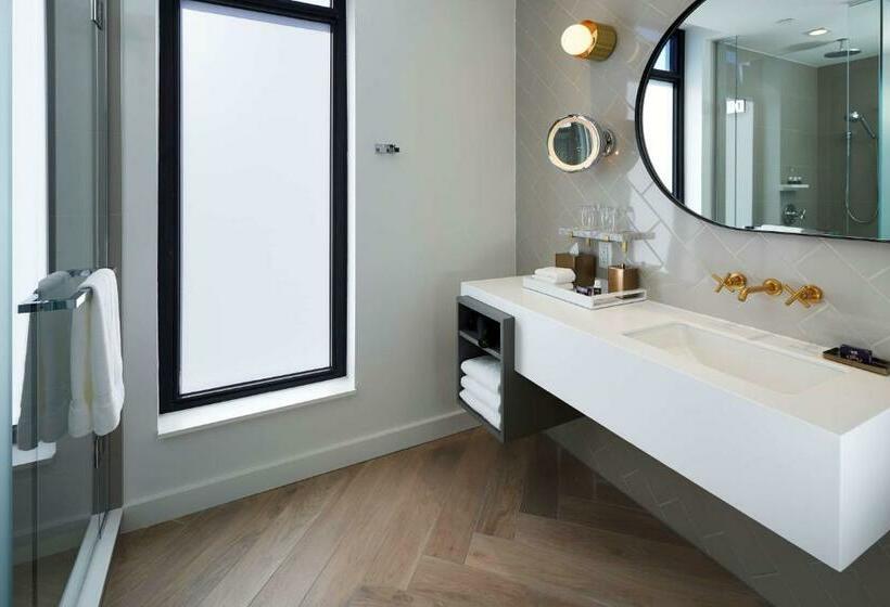 غرفة قياسية سرير كينج, Andaz Ottawa Byward Market, By Hyatt