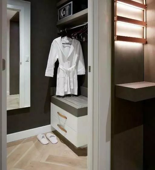 キングサイズベッドのスタンダードルーム, Andaz Ottawa Byward Market, By Hyatt