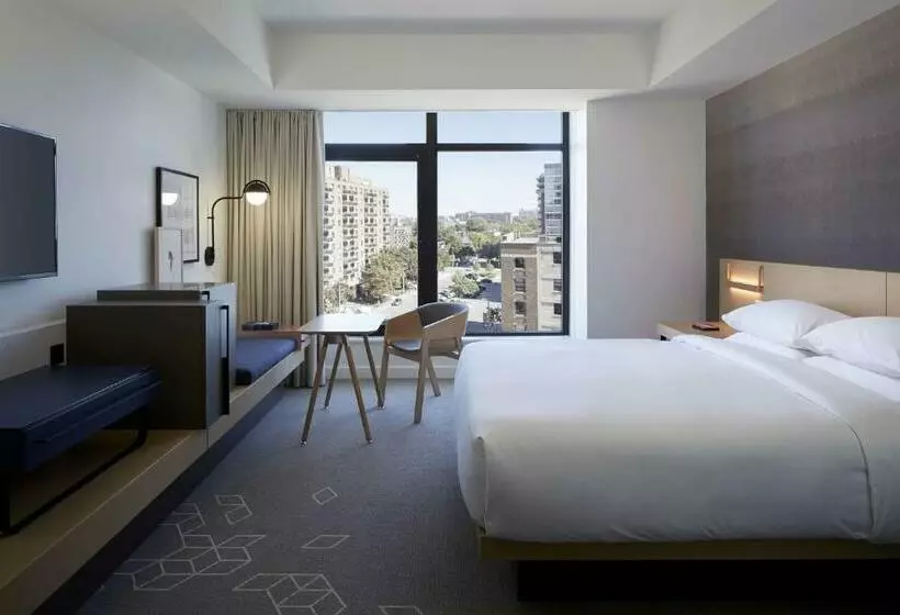 キングサイズベッドのスタンダードルーム, Andaz Ottawa Byward Market, By Hyatt