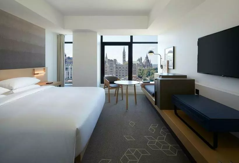身障者適用キングサイズベッドルーム, Andaz Ottawa Byward Market, By Hyatt