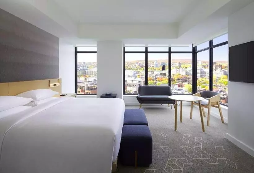 キングサイズベッドのデラックスルーム, Andaz Ottawa Byward Market, By Hyatt