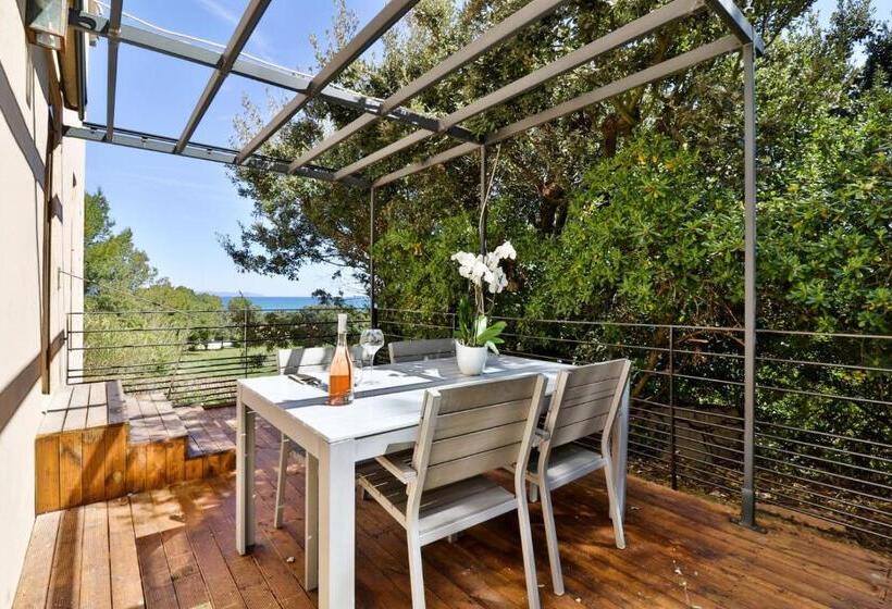 带一个卧室和一个阳台的海景公寓, Le Domaine De La Mer   Appartements De Plage Dans Un Cadre Enchanteur