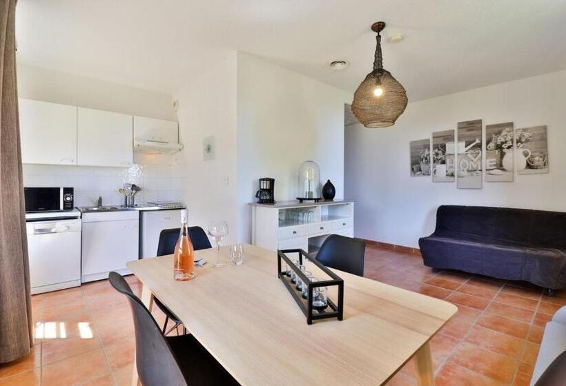 带一个卧室和一个阳台的海景公寓, Le Domaine De La Mer   Appartements De Plage Dans Un Cadre Enchanteur