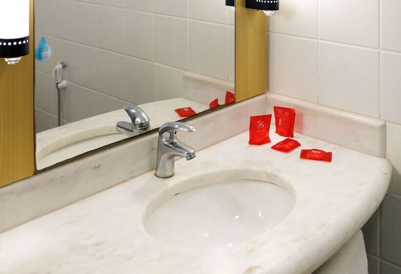 StandaardKamer, Ibis Santos Gonzaga Praia