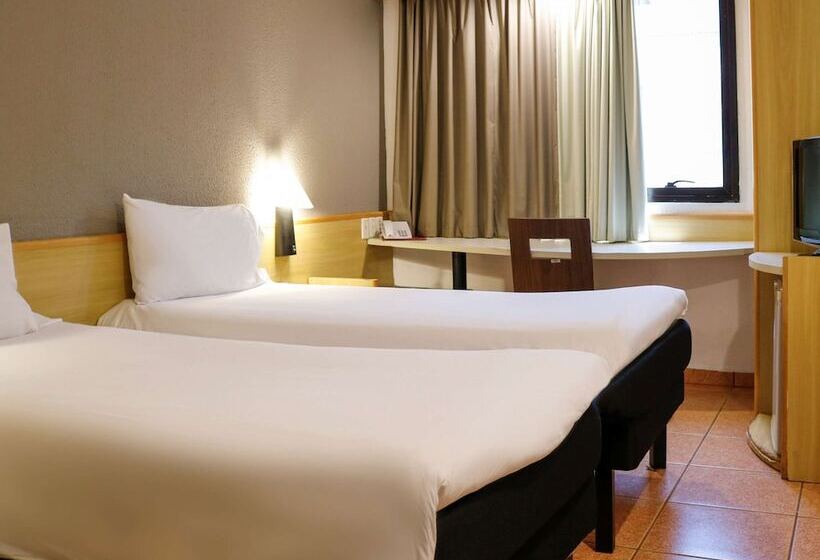 StandaardKamer, Ibis Santos Gonzaga Praia