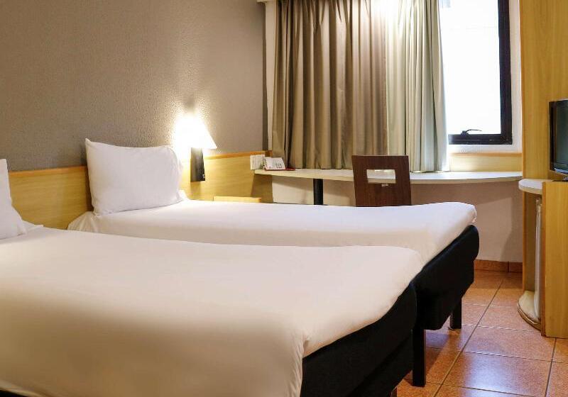 StandaardKamer, Ibis Santos Gonzaga Praia