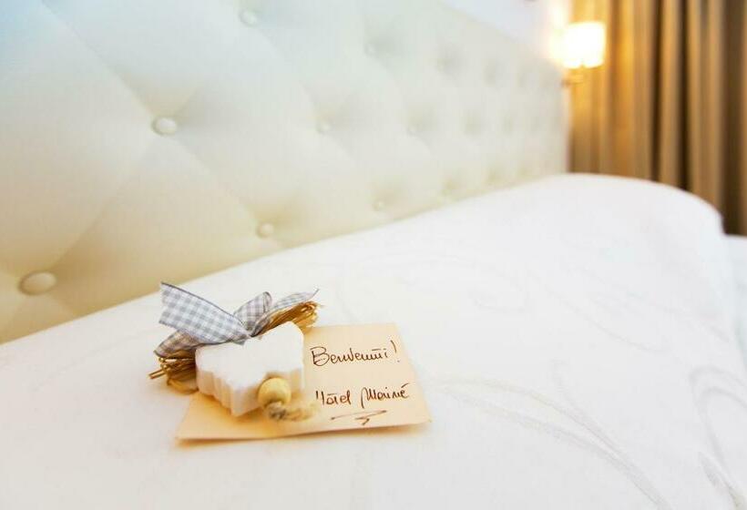 豪华三人间, Mainè