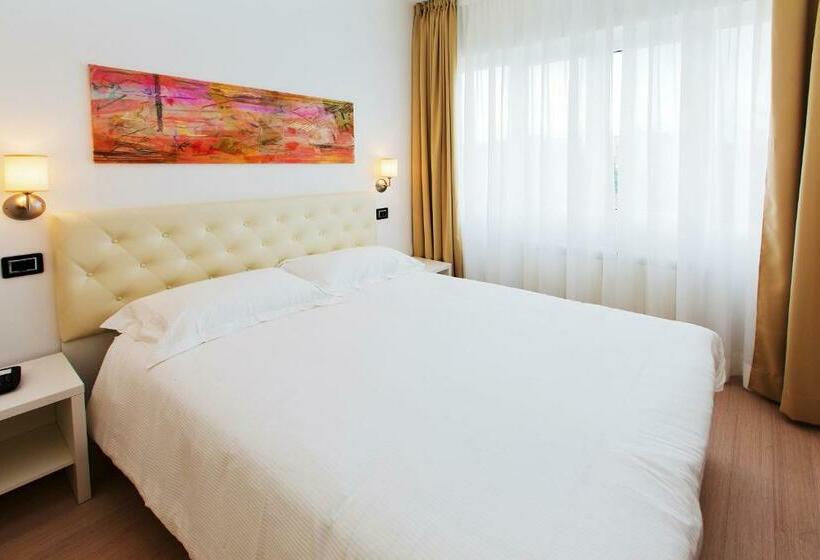 高级大房间, Mainè