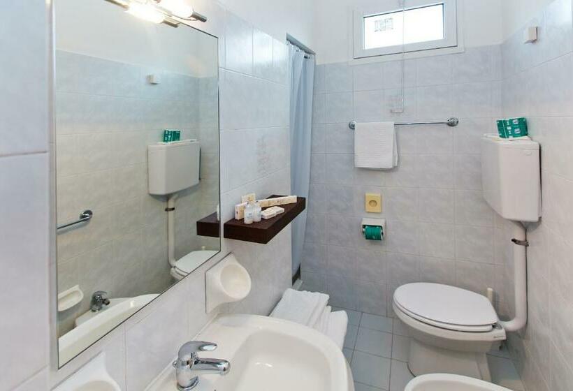 高级大房间, Mainè