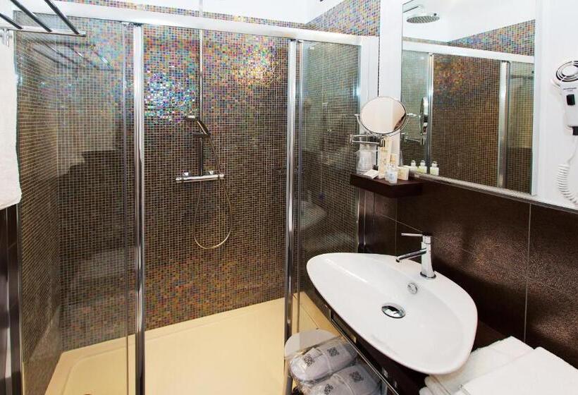 四人豪华间, Mainè