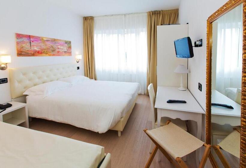 高级大房间, Mainè