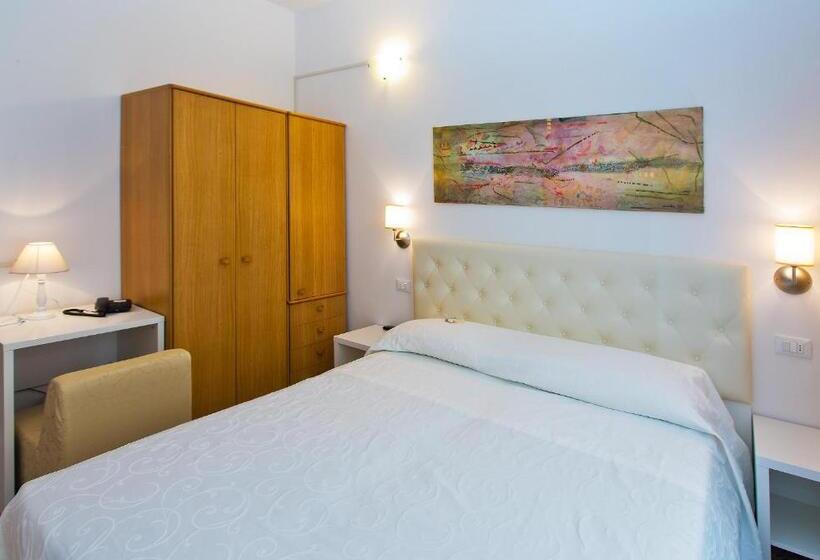 标准单人间, Mainè