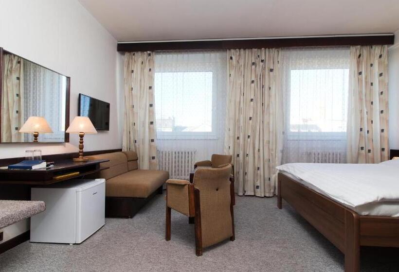 غرفة كومفورت, Merkur  Jablonec Nad Nisou