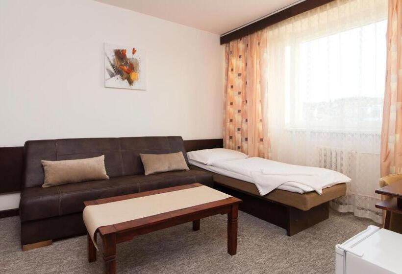 شقة غرفة واحدة, Merkur  Jablonec Nad Nisou