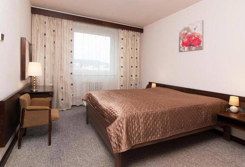 جناح, Merkur  Jablonec Nad Nisou