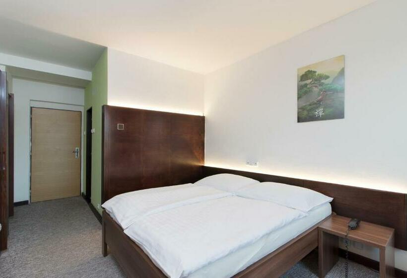 غرفة قياسية, Merkur  Jablonec Nad Nisou