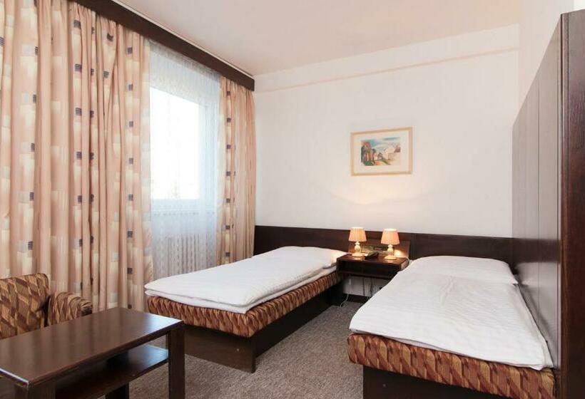 غرفة قياسية, Merkur  Jablonec Nad Nisou