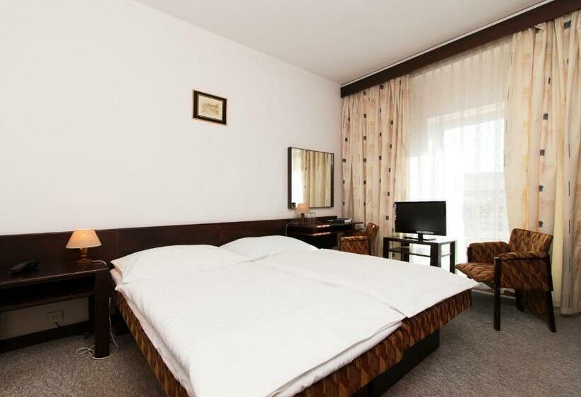 غرفة قياسية, Merkur  Jablonec Nad Nisou