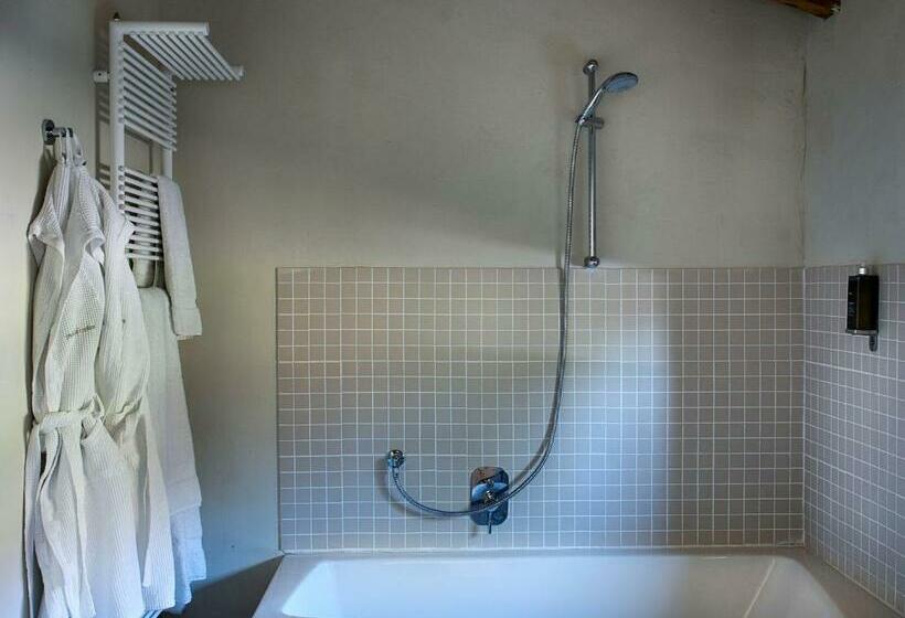 套房, Monaci Delle Terre Nere