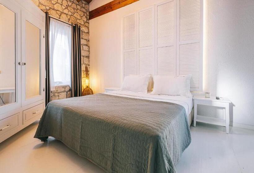 Quarto Deluxe, Panjur Alacati