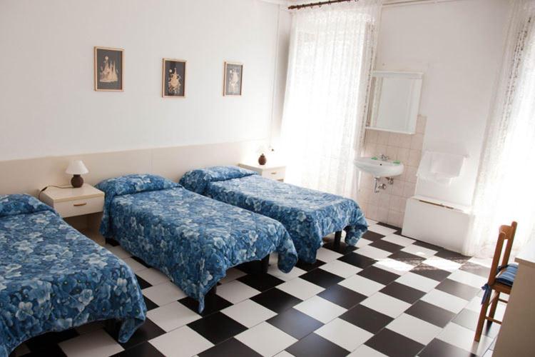 اتاق استاندارد سه تخته با سرویس بهداشتی مشترک, Pensione Rittmeyer