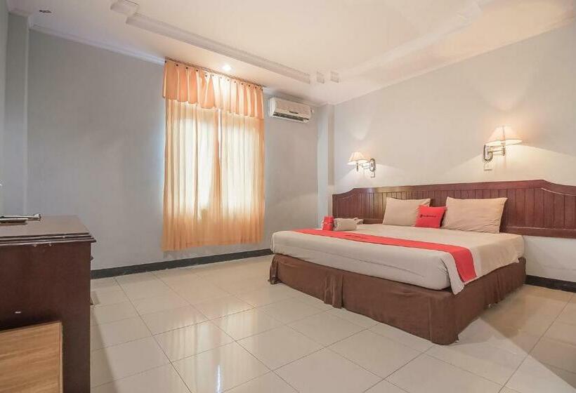 Номер Deluxe, Reddoorz Syariah At Grand Taufiq Tarakan