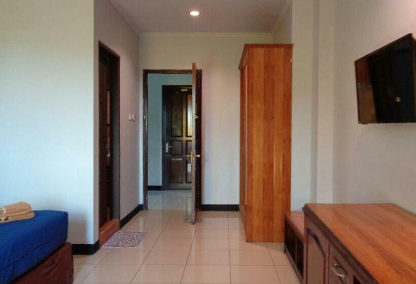 Номер Deluxe, Reddoorz Syariah At Grand Taufiq Tarakan
