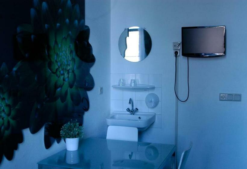 اتاق استاندارد با سرویس بهداشتی مشترک, Rembrandt Square