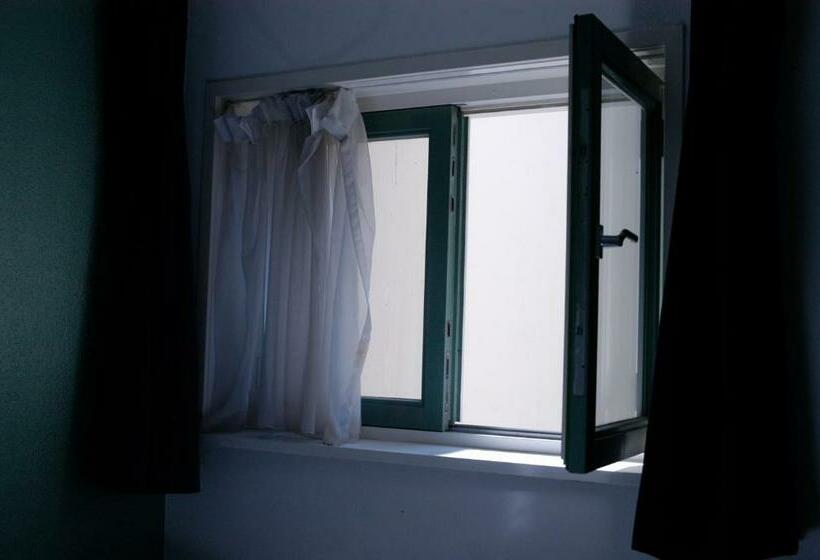 اتاق استاندارد سه تخته با سرویس بهداشتی مشترک, Rembrandt Square