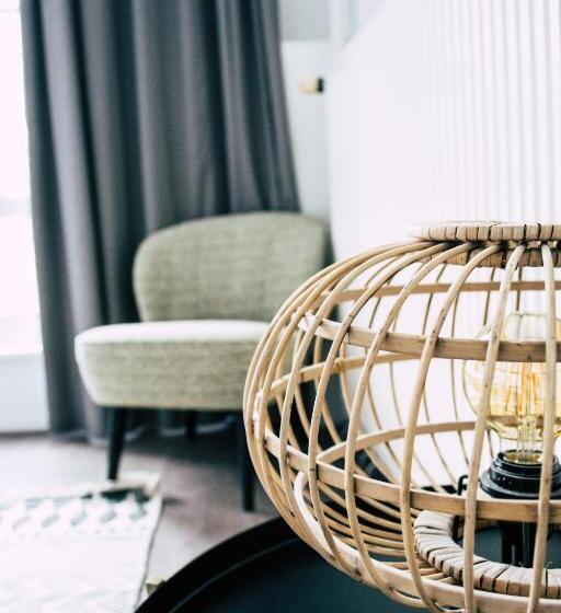 استودیوی استاندارد, Rembrandt Square