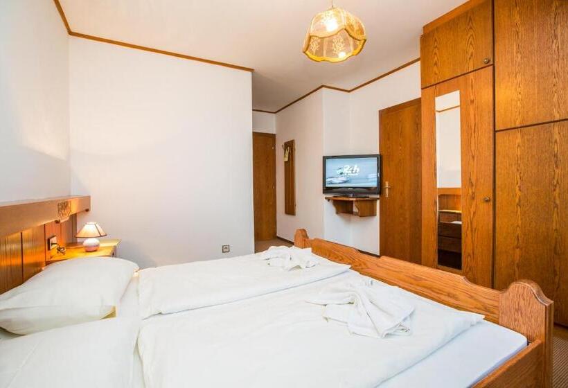 Standard Trippelrum, Seelacherhof