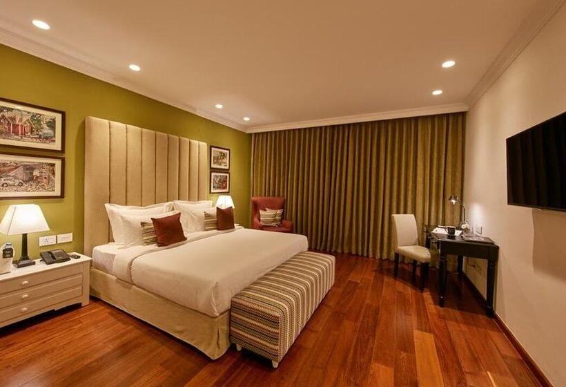 استودیوی استاندارد, The Waverly Hotel & Residences