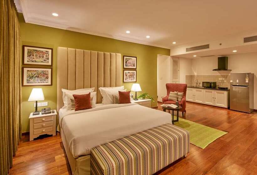 استودیوی استاندارد, The Waverly Hotel & Residences