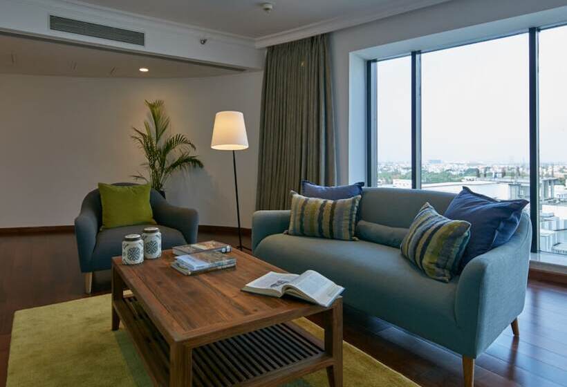 سوییت, The Waverly Hotel & Residences