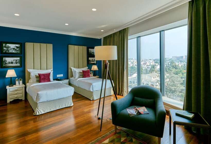 سوییت, The Waverly Hotel & Residences