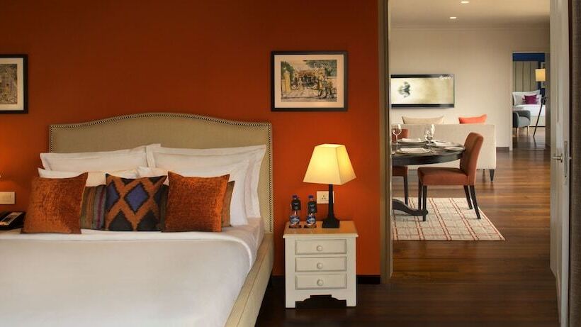 سوییت, The Waverly Hotel & Residences