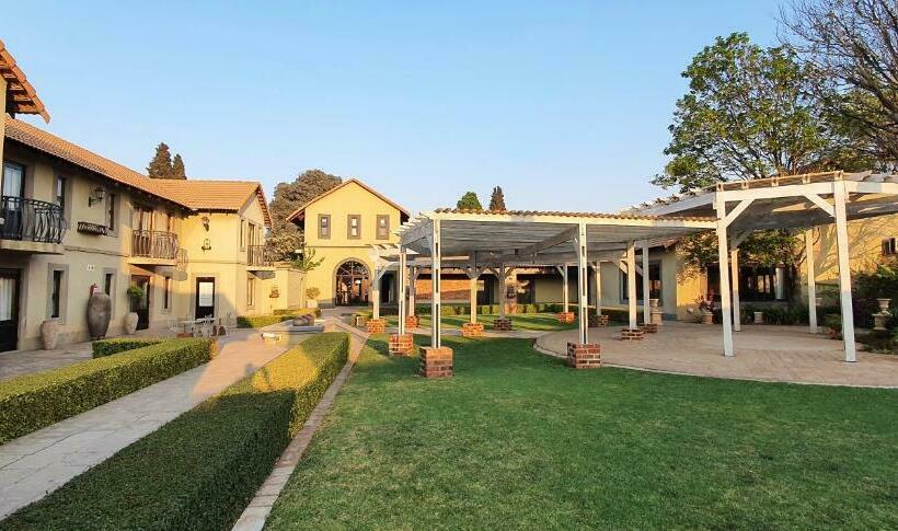 스위트, Accolades Boutique Venue