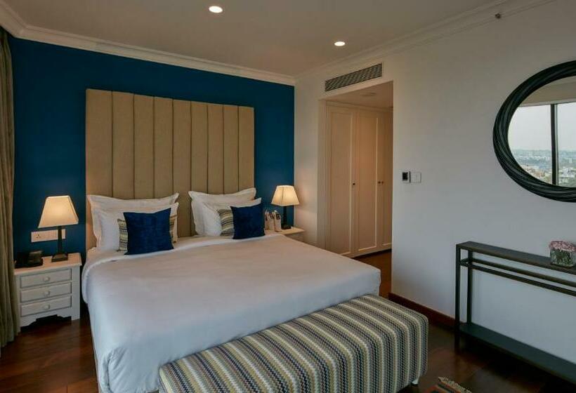 سوییت, The Waverly Hotel & Residences