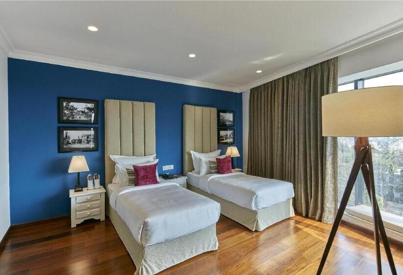 سوییت جونیور, The Waverly Hotel & Residences