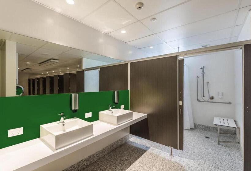 מיטה בחדר משותף, Lylo Christchurch