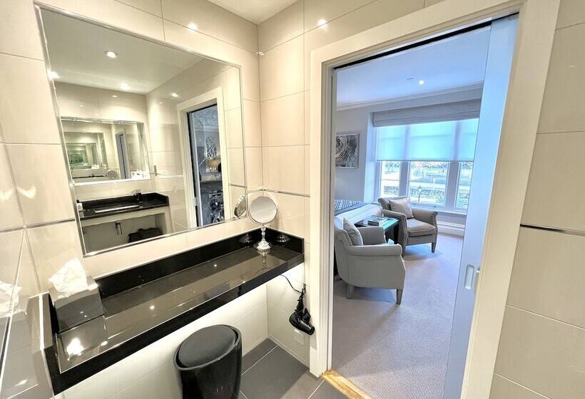 디럭스 룸, Tavistock House