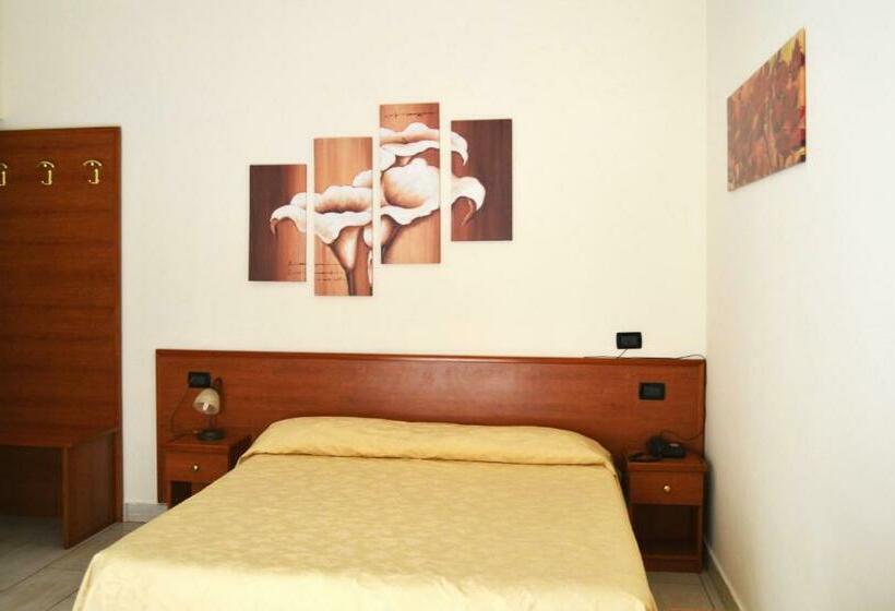 Quarto Triplo Estandar, B&b Centrale Affittacamere