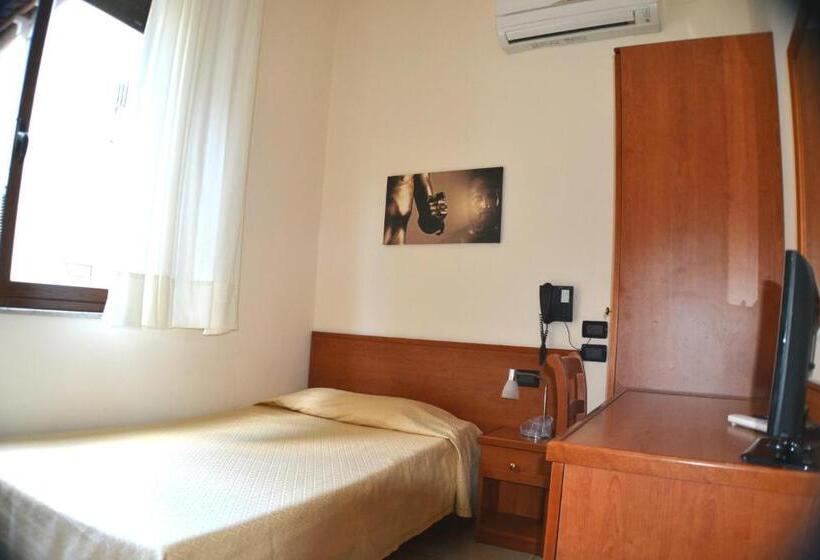 Quarto Estandar Individual, B&b Centrale Affittacamere